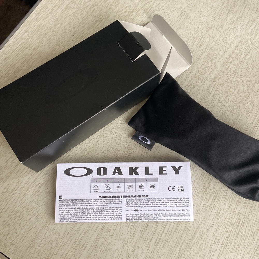 Prizm Oakley sunglasses 🕶️ - Picture 2 of 6